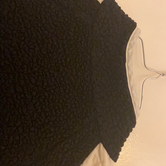 Very cute, and warm! Only worn about three times! - Picture 5 of 7